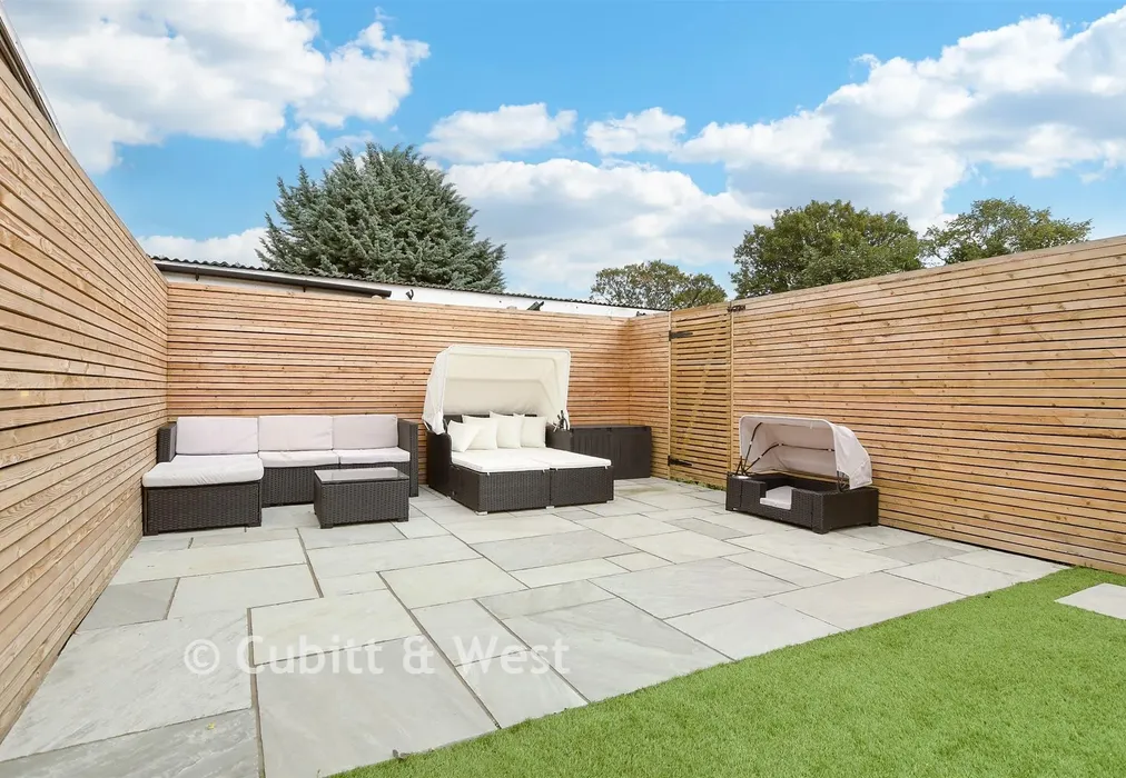Rear Garden - Oxford Road, Wallington, Surrey - Wards of Kent