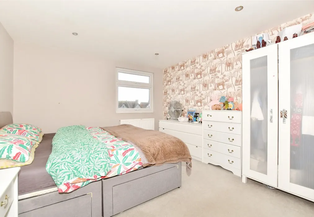 Bedroom 1 - Cobden Road, Hythe, Kent - Wards of Kent