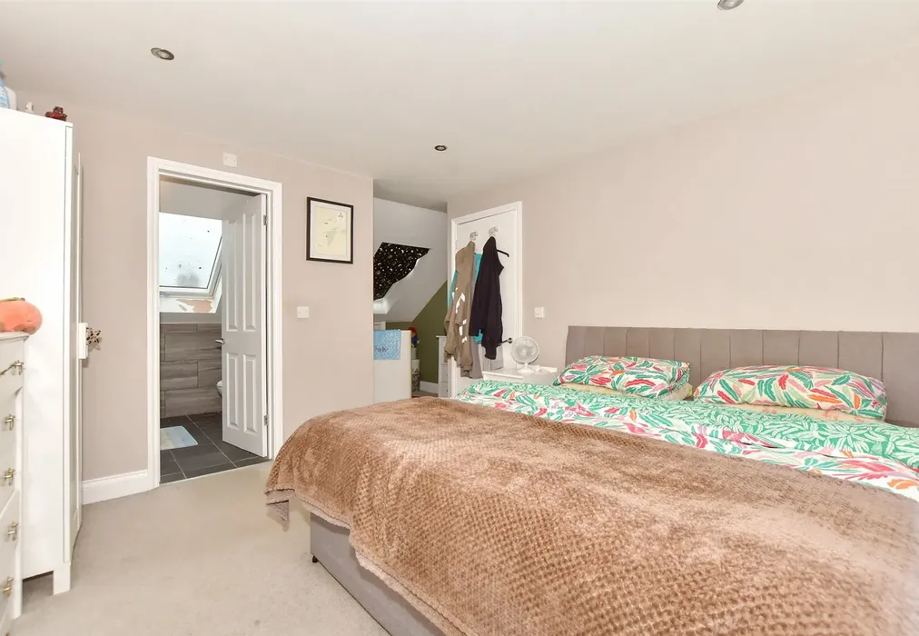 Bedroom 1 - Cobden Road, Hythe, Kent - Wards of Kent