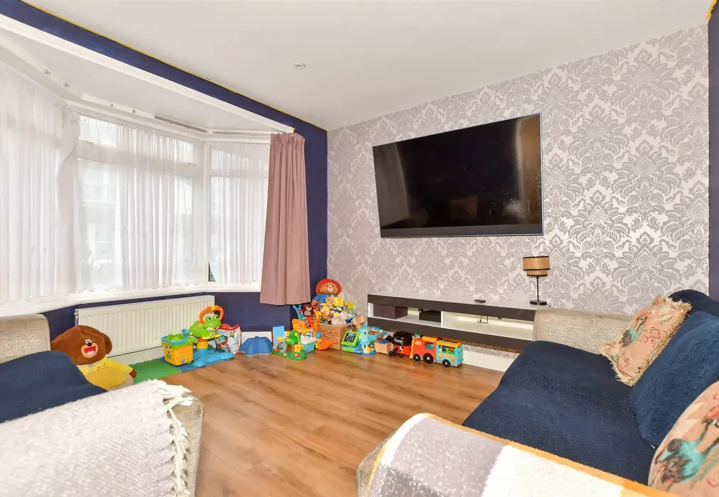 Lounge - Cobden Road, Hythe, Kent - Wards of Kent
