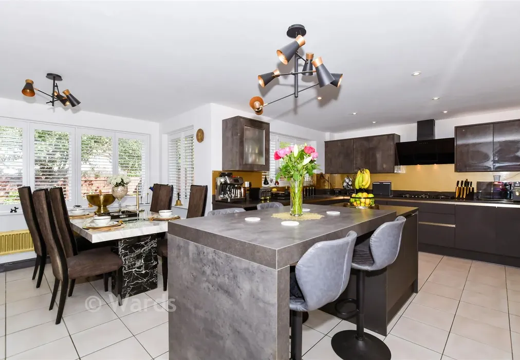 Kitchen/Breakfast Room - Bovarde Avenue, Kings Hill, West Malling, Kent - Wards of Kent