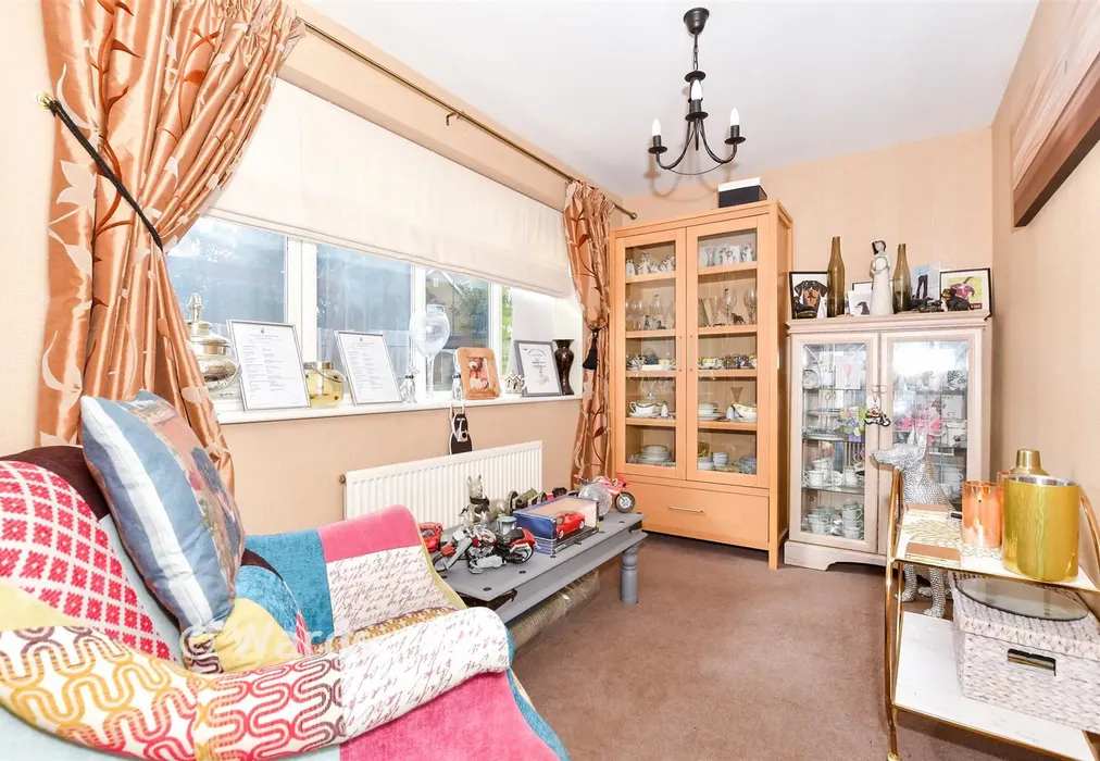 Study - Bovarde Avenue, Kings Hill, West Malling, Kent - Wards of Kent