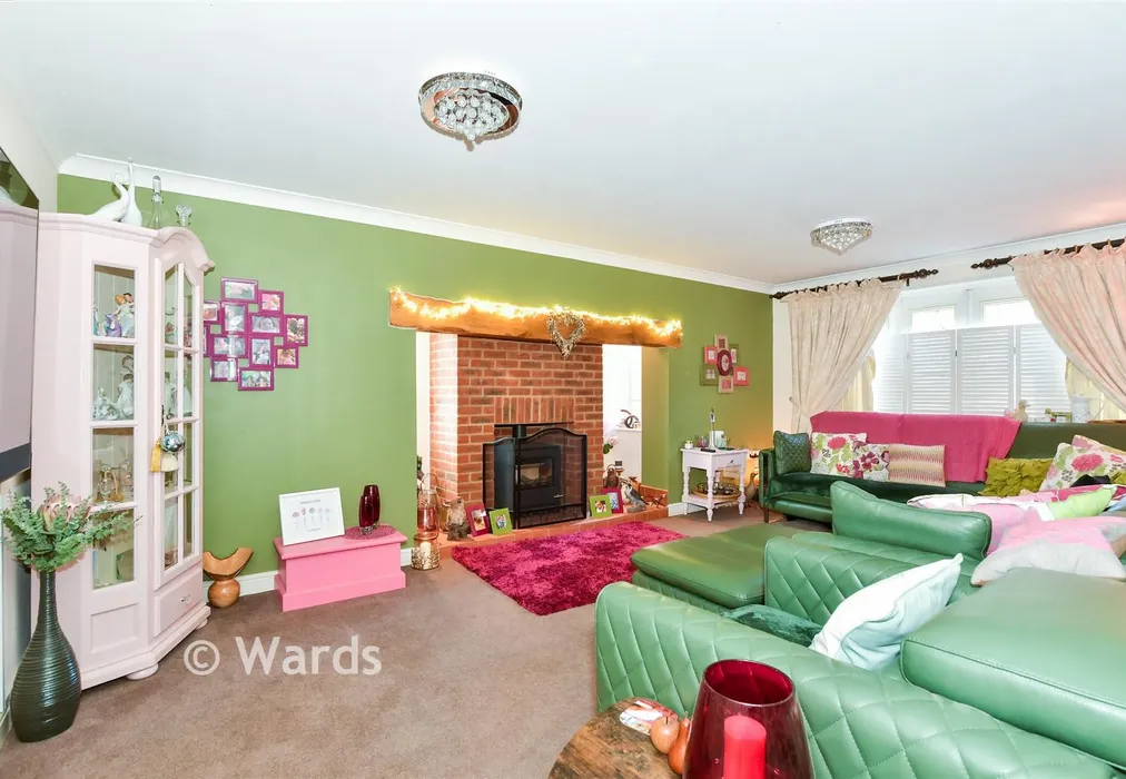 Lounge - Bovarde Avenue, Kings Hill, West Malling, Kent - Wards of Kent