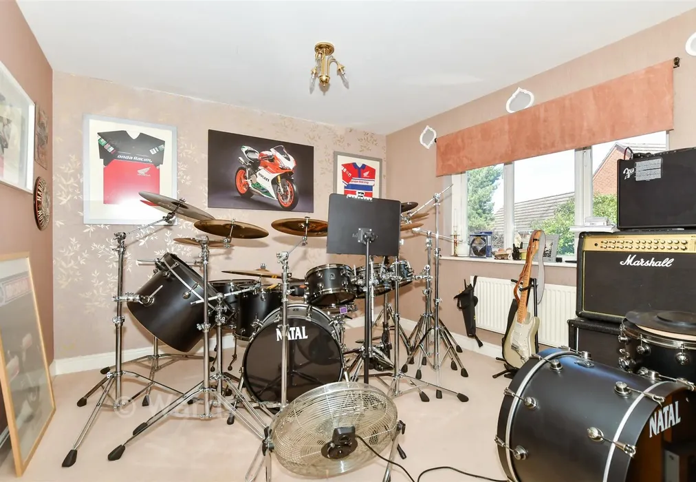 Bedroom 3 - Bovarde Avenue, Kings Hill, West Malling, Kent - Wards of Kent