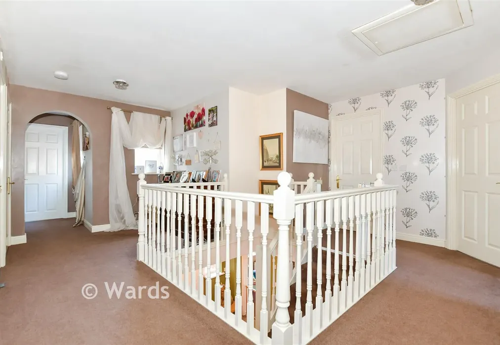 Landing - Bovarde Avenue, Kings Hill, West Malling, Kent - Wards of Kent