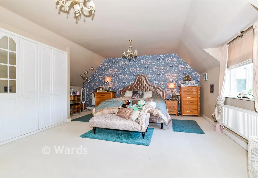 Bedroom 1 - Bovarde Avenue, Kings Hill, West Malling, Kent - Wards of Kent