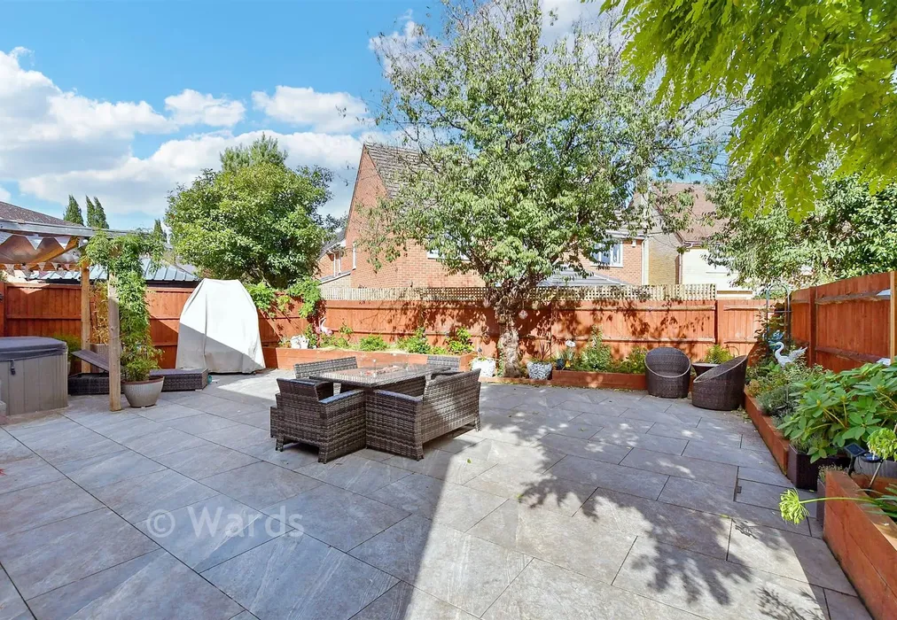 Rear Garden - Bovarde Avenue, Kings Hill, West Malling, Kent - Wards of Kent