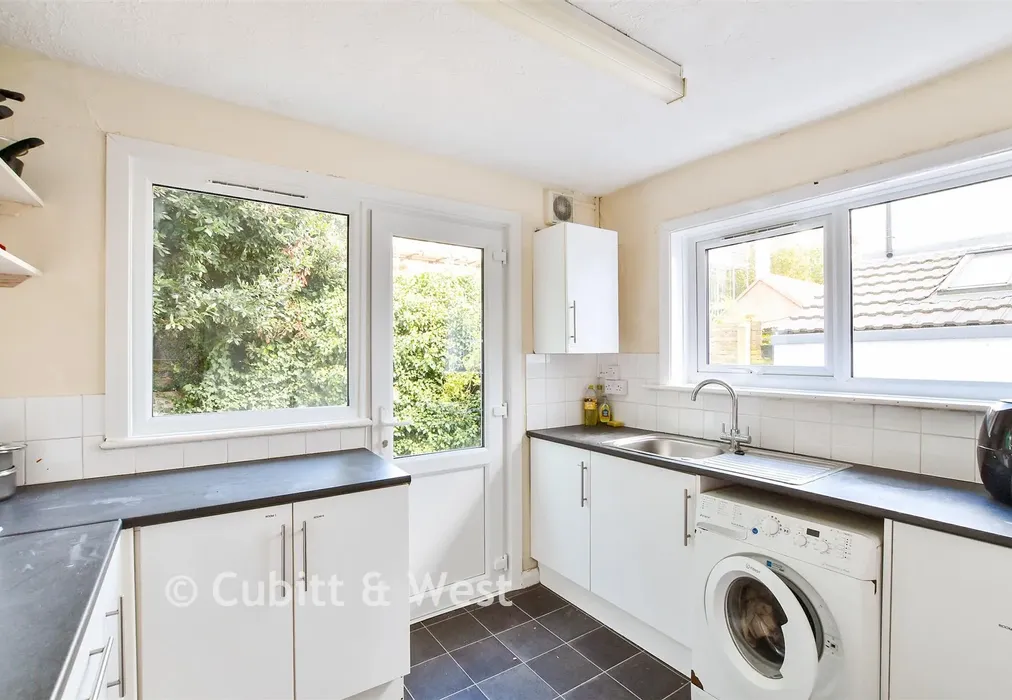 Kitchen - Queens Park Road, Brighton, East Sussex - Wards of Kent