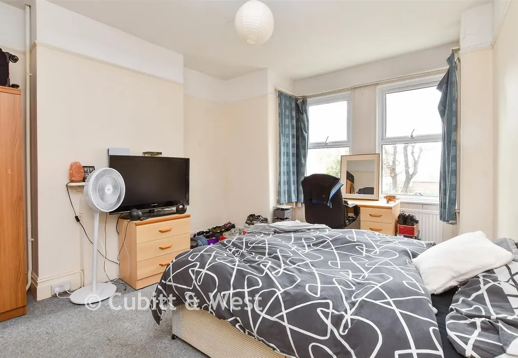 Bedroom 1 - Queens Park Road, Brighton, East Sussex - Wards of Kent