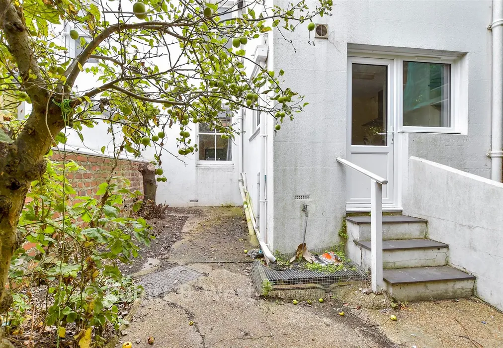 Rear Garden - Queens Park Road, Brighton, East Sussex - Wards of Kent