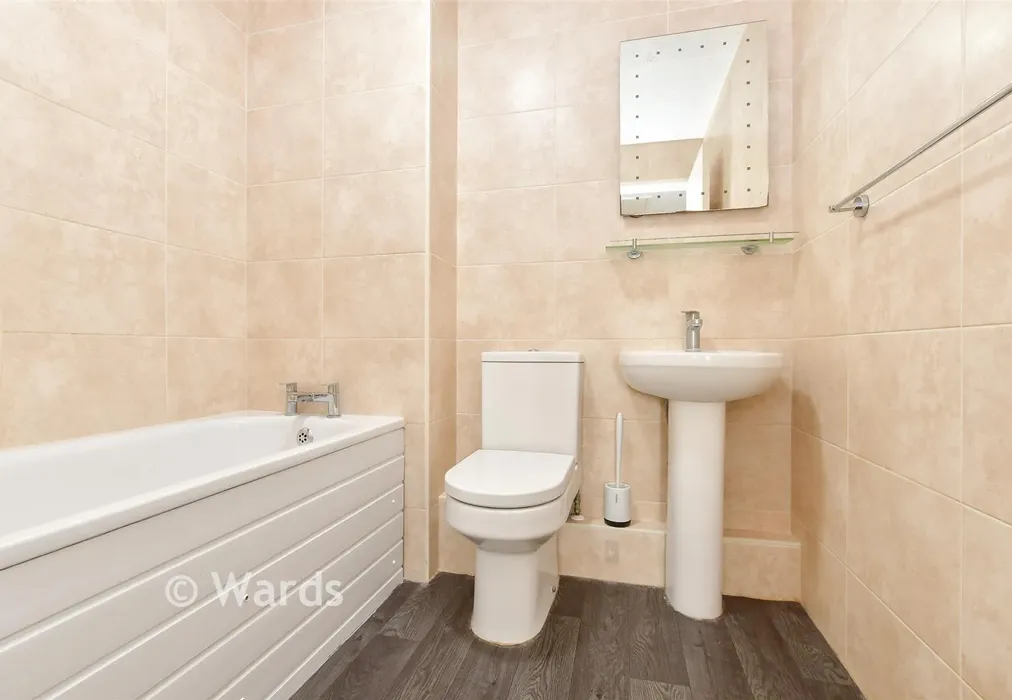 Bathroom - West Street, Finglesham, Deal, Kent - Wards of Kent
