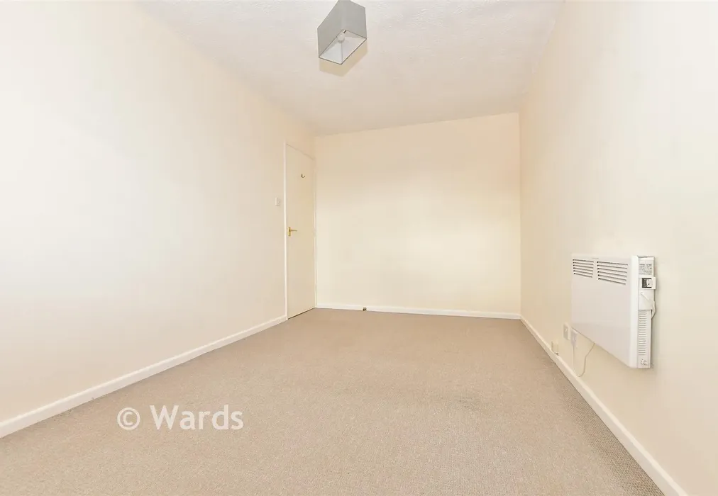 Bedroom 1 - West Street, Finglesham, Deal, Kent - Wards of Kent