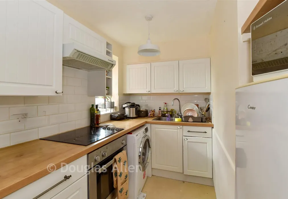 Kitchen - Wood Green, Basildon, Essex - Wards of Kent