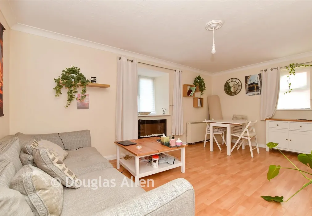 Lounge/Diner - Wood Green, Basildon, Essex - Wards of Kent