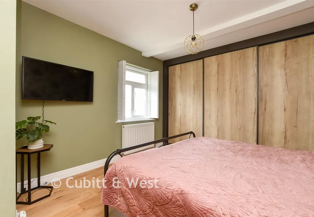 Bedroom 1 - Merland Rise, Tadworth, Surrey - Wards of Kent