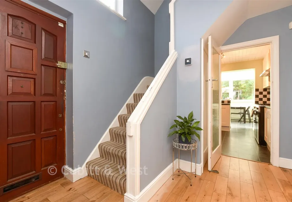 Entrance Hall - Merland Rise, Tadworth, Surrey - Wards of Kent