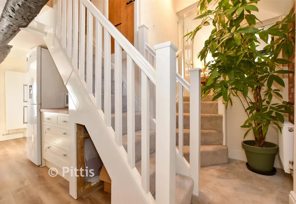 Internal Lifestyle Photograph - Sea Street, Newport, Isle of Wight - Wards of Kent