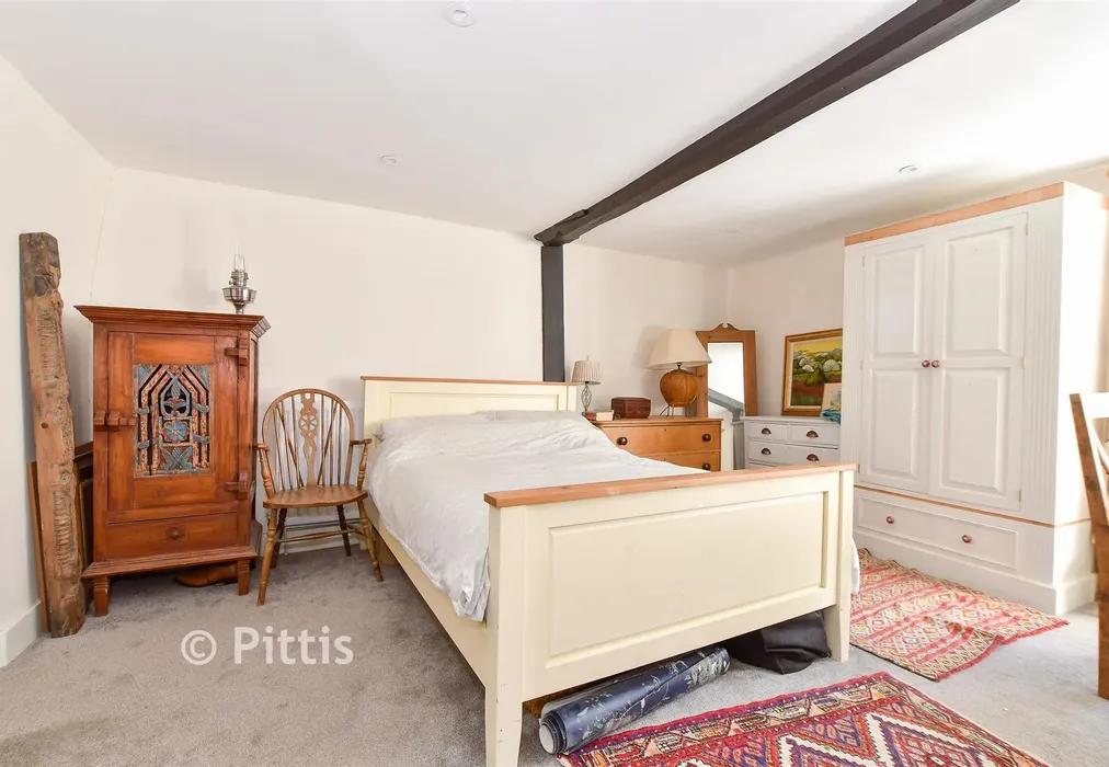 Bedroom 1 - Sea Street, Newport, Isle of Wight - Wards of Kent