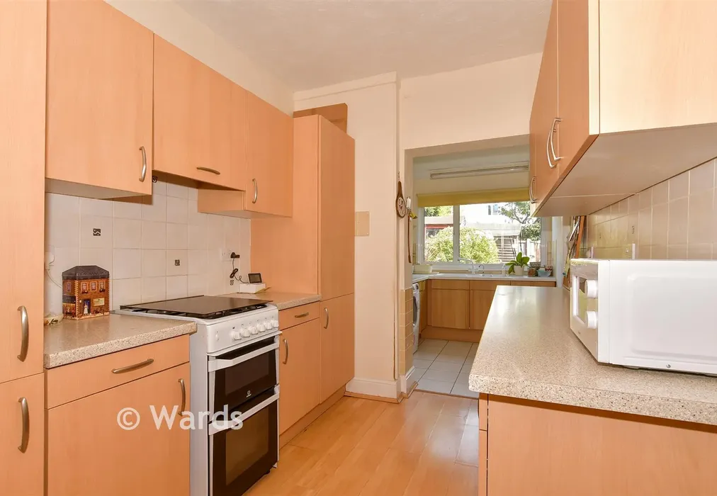 Kitchen - Pinnocks Avenue, Gravesend, Kent - Wards of Kent