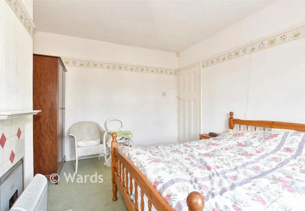 Bedroom 2 - Pinnocks Avenue, Gravesend, Kent - Wards of Kent
