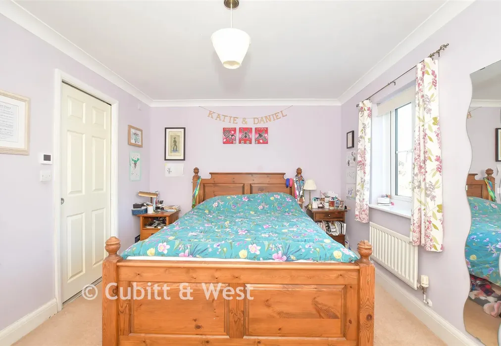 Bedroom 1 - Woodlands Lane, Chichester, West Sussex - Wards of Kent