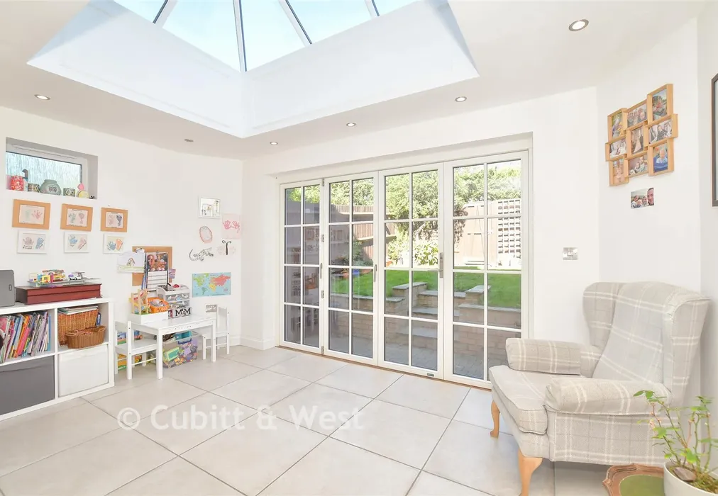 Kitchen/ Diner - Woodlands Lane, Chichester, West Sussex - Wards of Kent