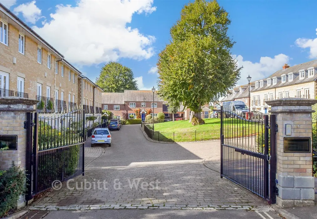 Woodlands Gated Entrance - Woodlands Lane, Chichester, West Sussex - Wards of Kent