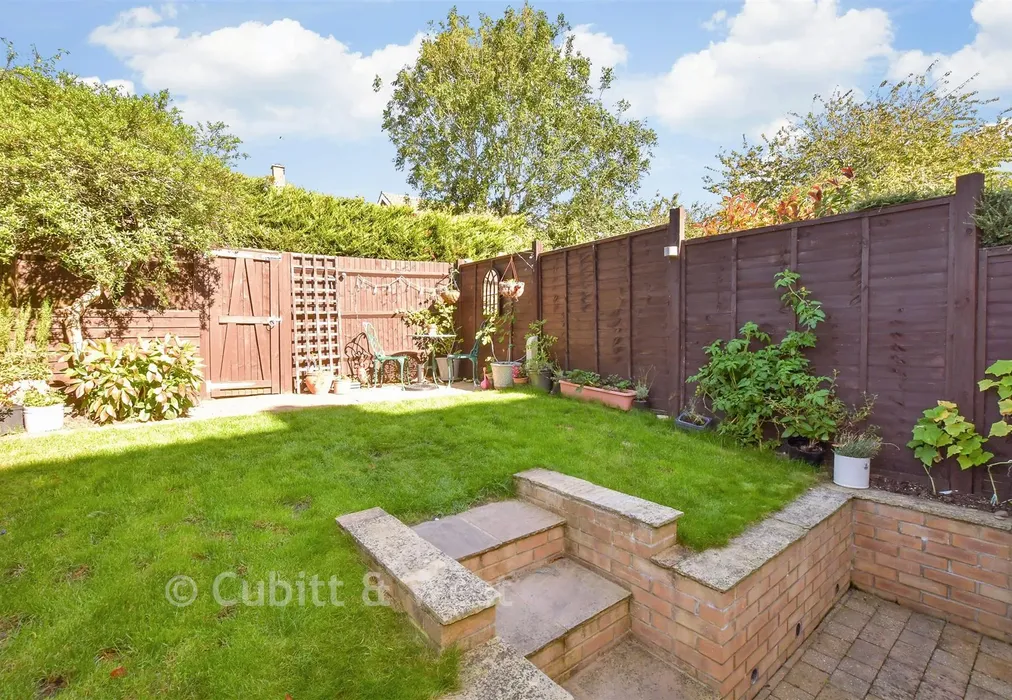 Rear Garden - Woodlands Lane, Chichester, West Sussex - Wards of Kent