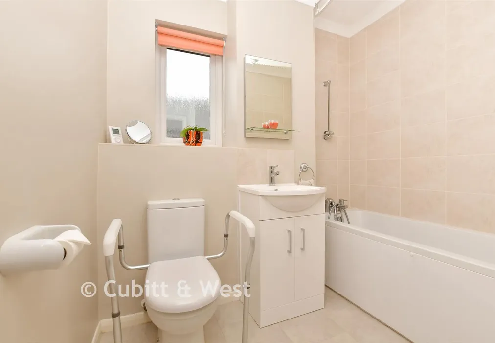 Bathroom - Peregrine Gardens, Shirley, Croydon, Surrey - Wards of Kent