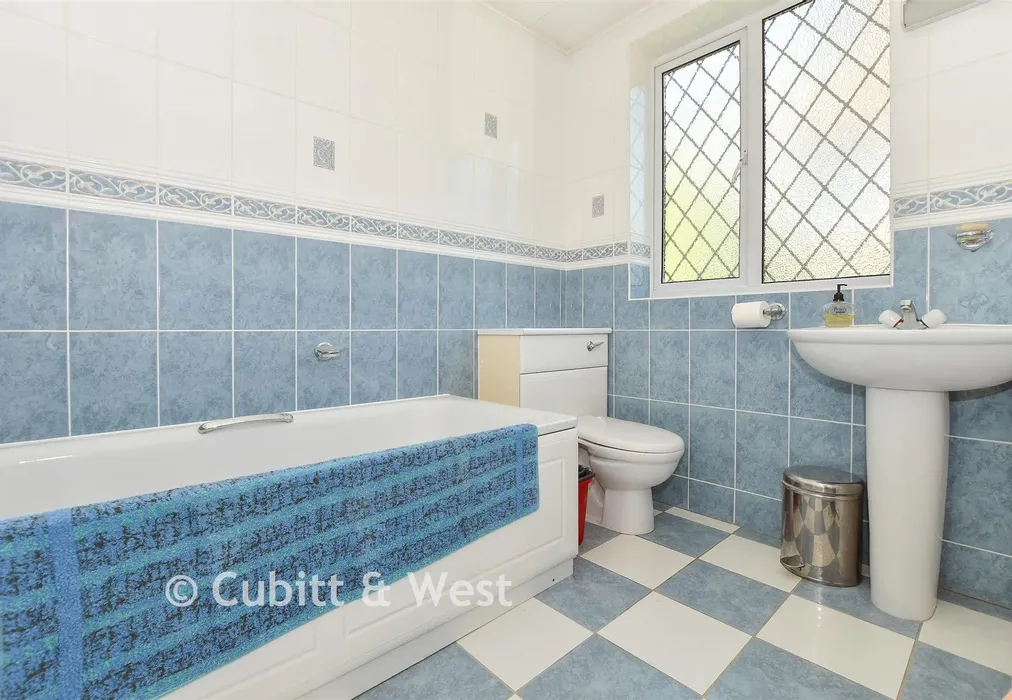Bathroom - Monkmead Lane, West Chiltington, Pulborough, West Sussex - Wards of Kent