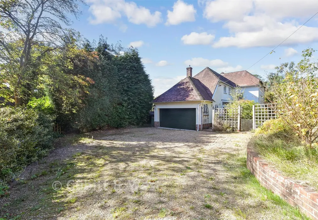 Driveway/Parking - Monkmead Lane, West Chiltington, Pulborough, West Sussex - Wards of Kent