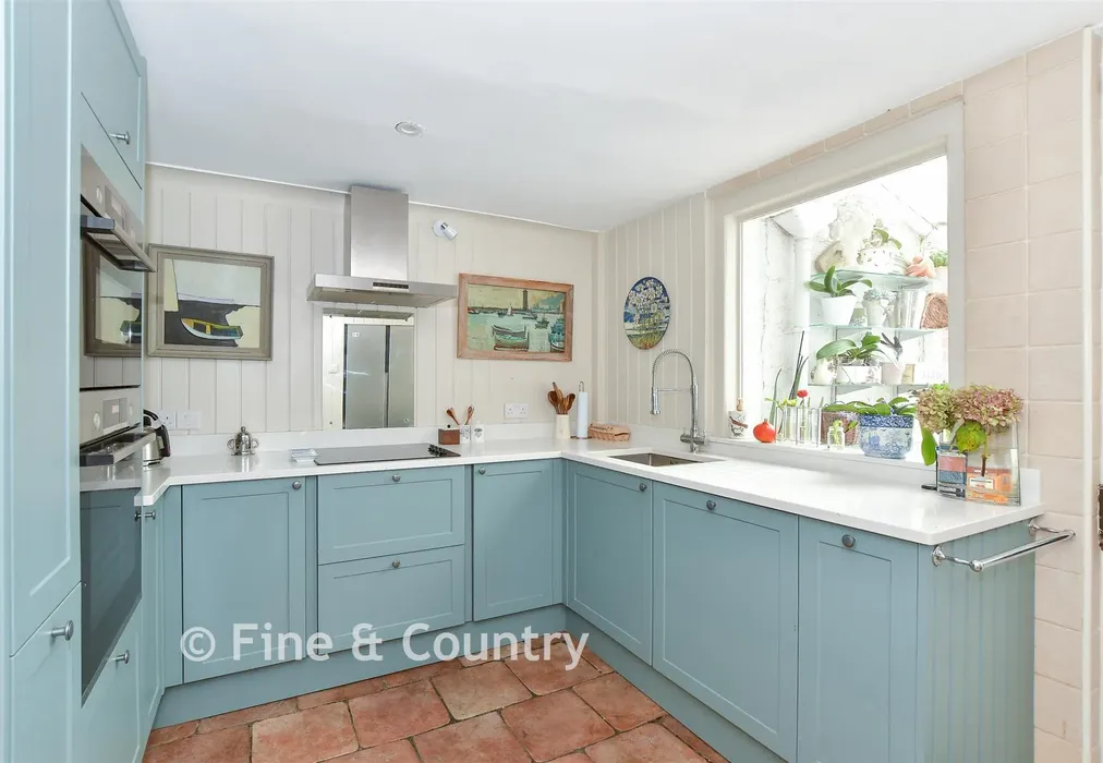 Kitchen - Kite Hill, Wootton Bridge, Isle of Wight - Wards of Kent