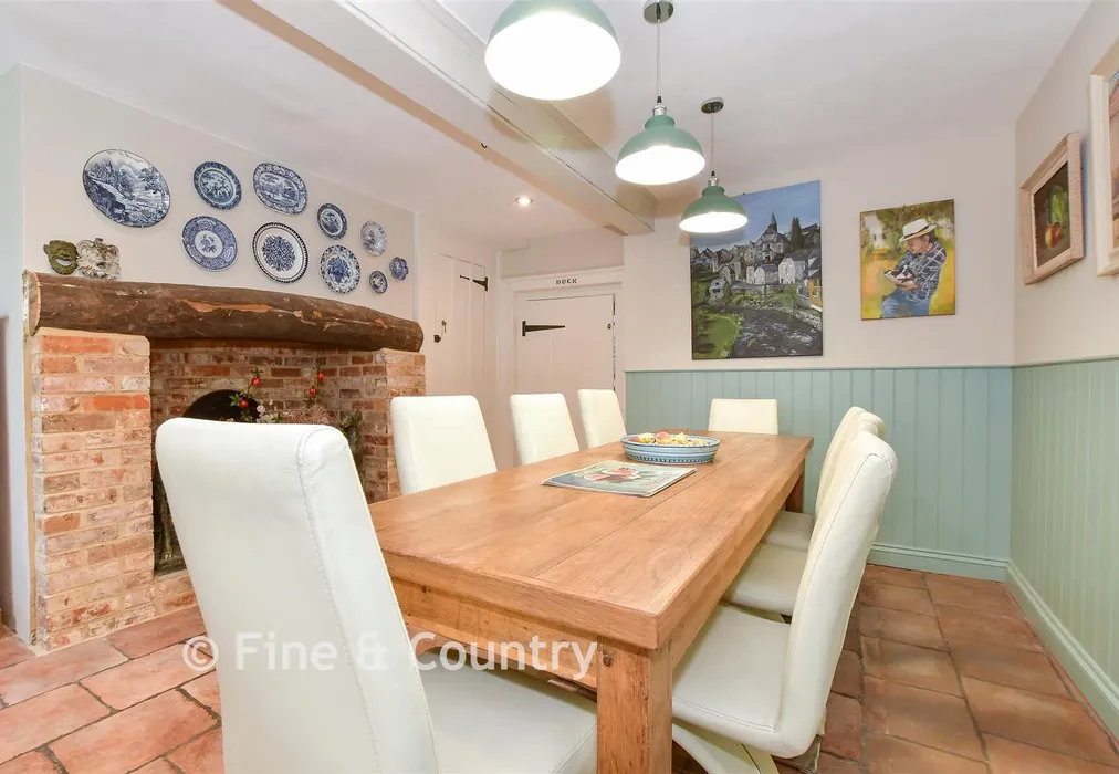 Dining Room - Kite Hill, Wootton Bridge, Isle of Wight - Wards of Kent