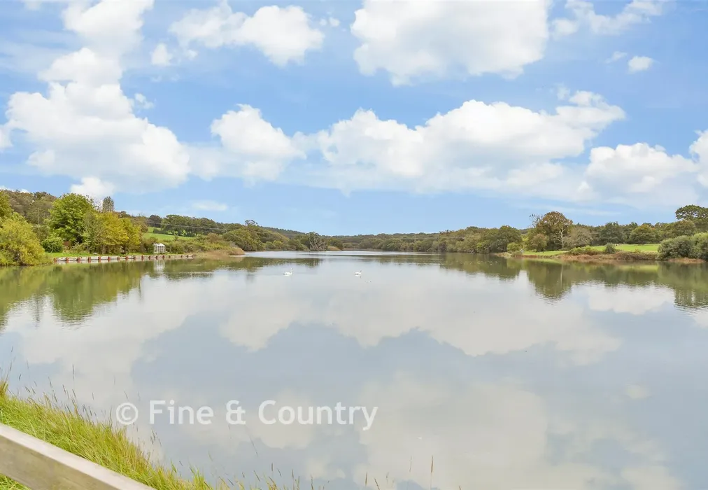 Surrounding Area - Kite Hill, Wootton Bridge, Isle of Wight - Wards of Kent