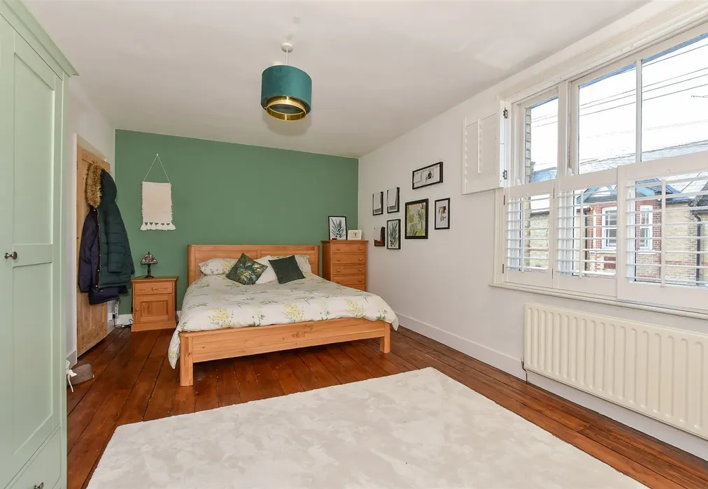 Bedroom 1 - Guildford Road, Canterbury, Kent - Wards of Kent