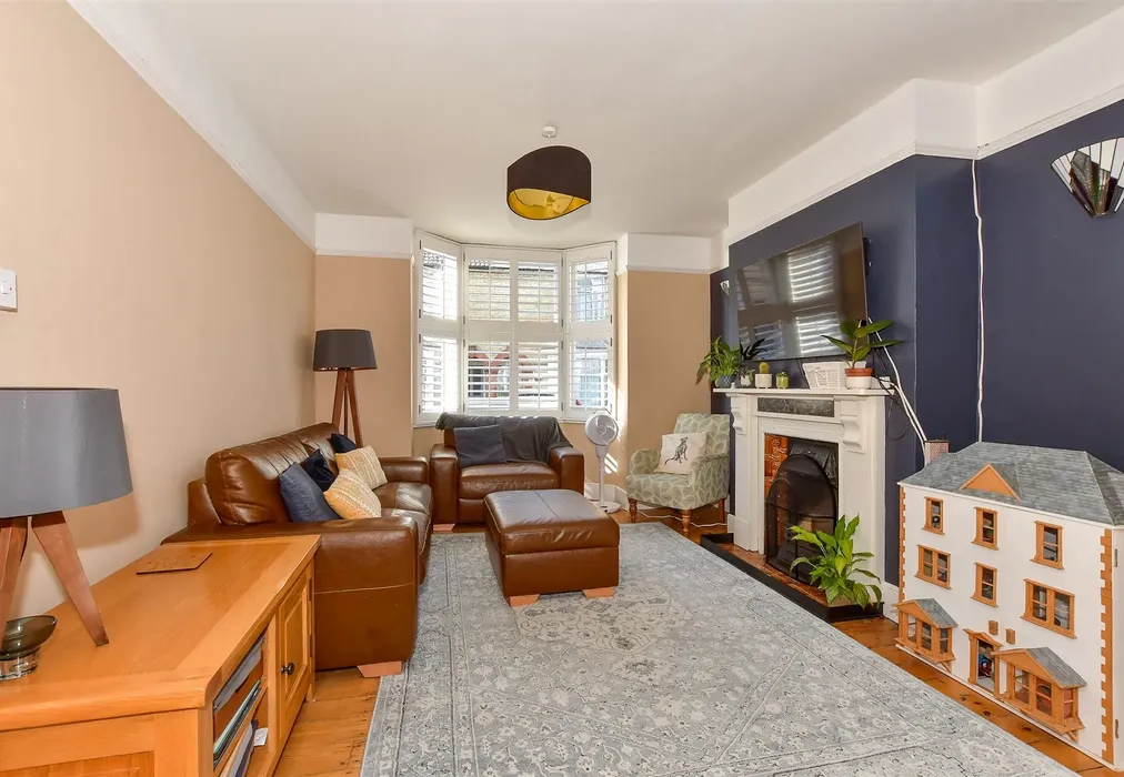 Lounge - Guildford Road, Canterbury, Kent - Wards of Kent
