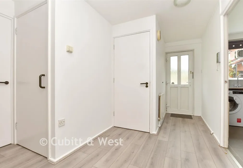 Entrance Hall - Patricia Gardens, Sutton, Surrey - Wards of Kent