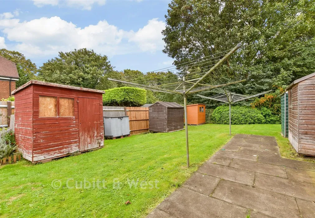 Communal Gardens - Patricia Gardens, Sutton, Surrey - Wards of Kent