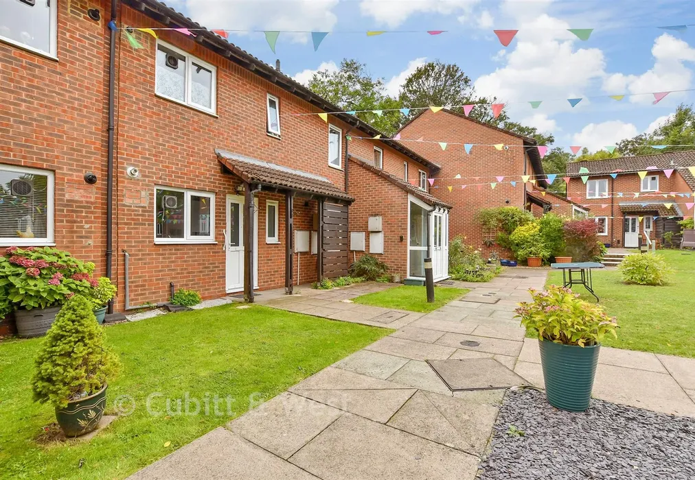 Communal Gardens - Patricia Gardens, Sutton, Surrey - Wards of Kent