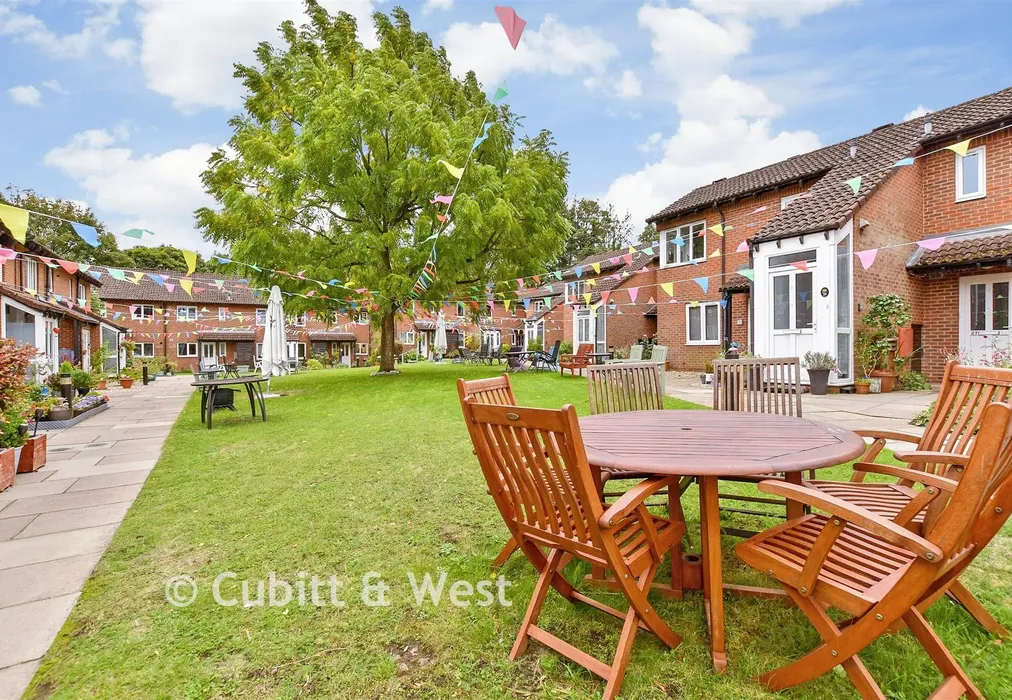 External Lifestyle Photograph - Patricia Gardens, Sutton, Surrey - Wards of Kent
