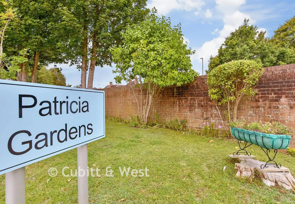 External Lifestyle Photograph - Patricia Gardens, Sutton, Surrey - Wards of Kent