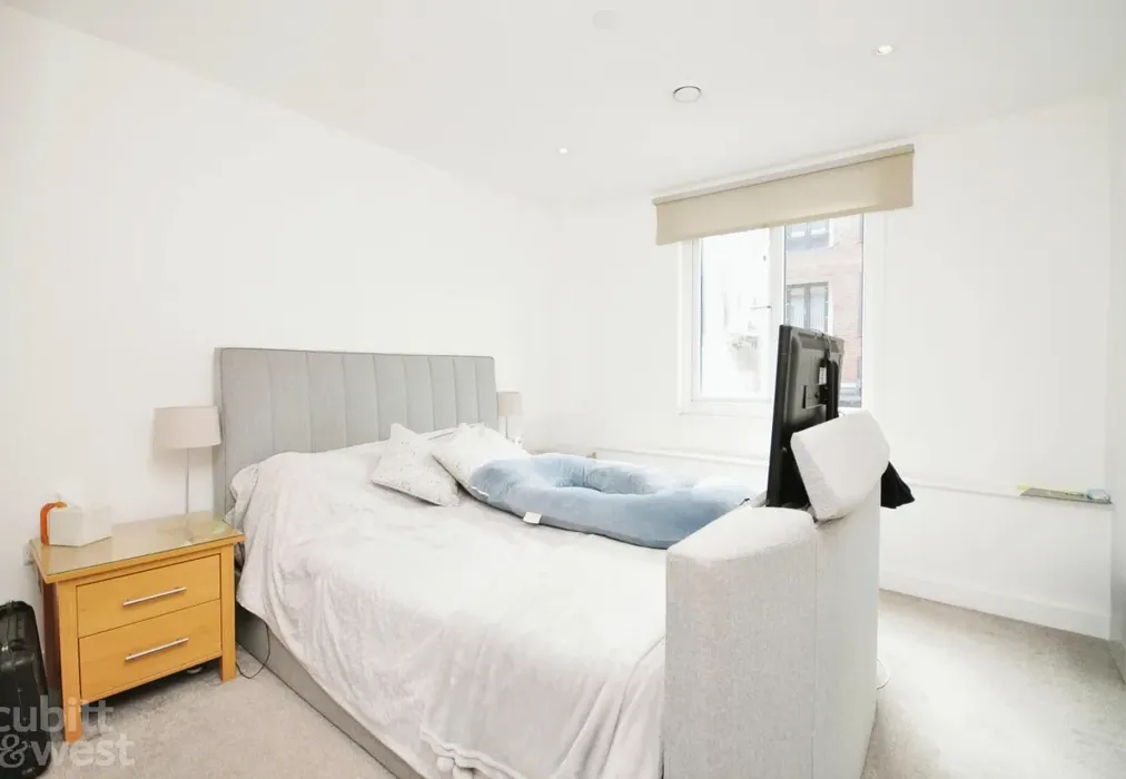 Bedroom 1 - Cantelupe Road, East Grinstead, RH19 - Wards of Kent