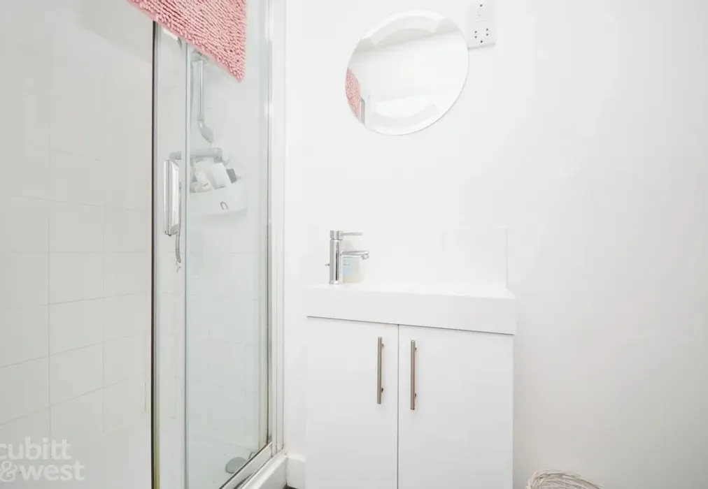 Shower Room - Cantelupe Road, East Grinstead, RH19 - Wards of Kent
