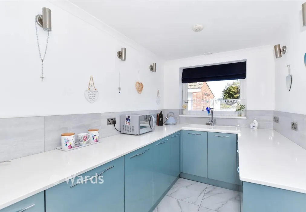 Kitchen - Flaxman Drive, Maidstone, Kent - Wards of Kent