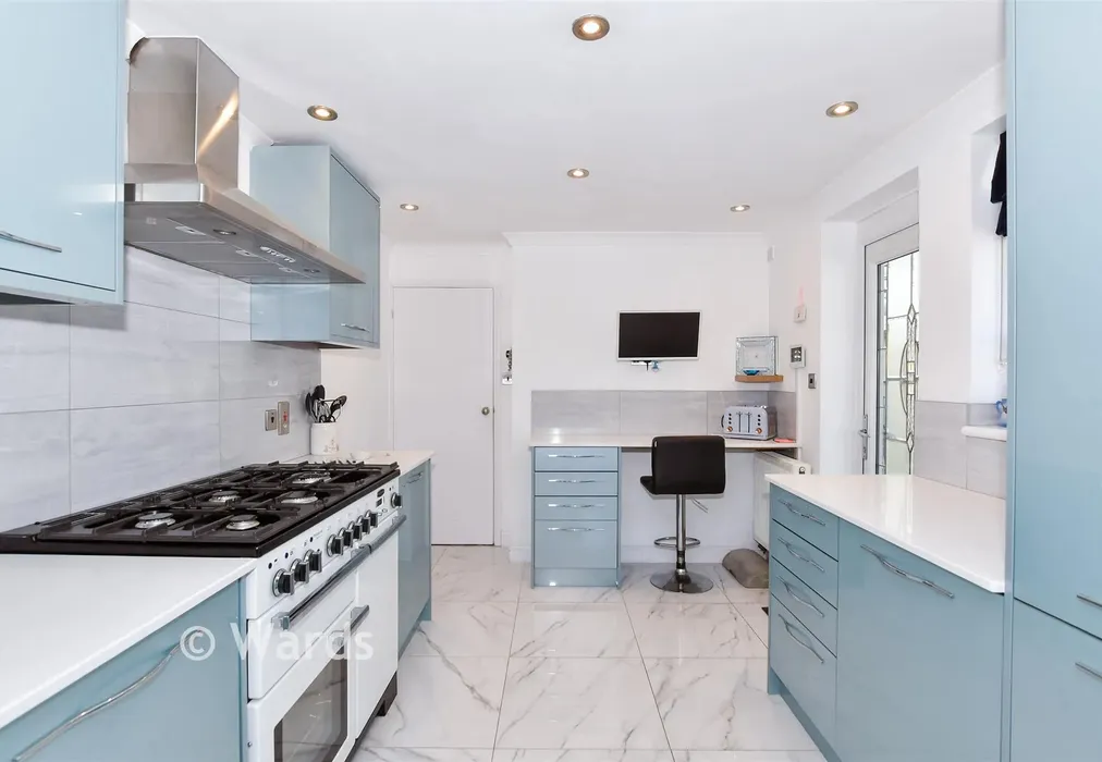 Kitchen - Flaxman Drive, Maidstone, Kent - Wards of Kent