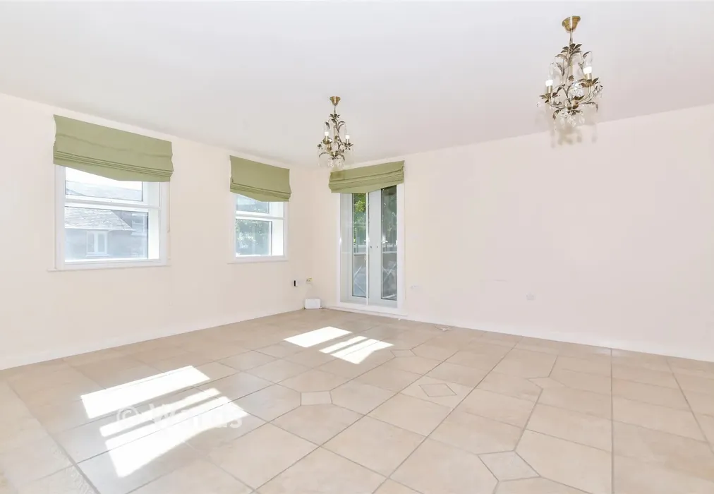 Lounge/Diner - Queensgate, Maidstone, Kent - Wards of Kent