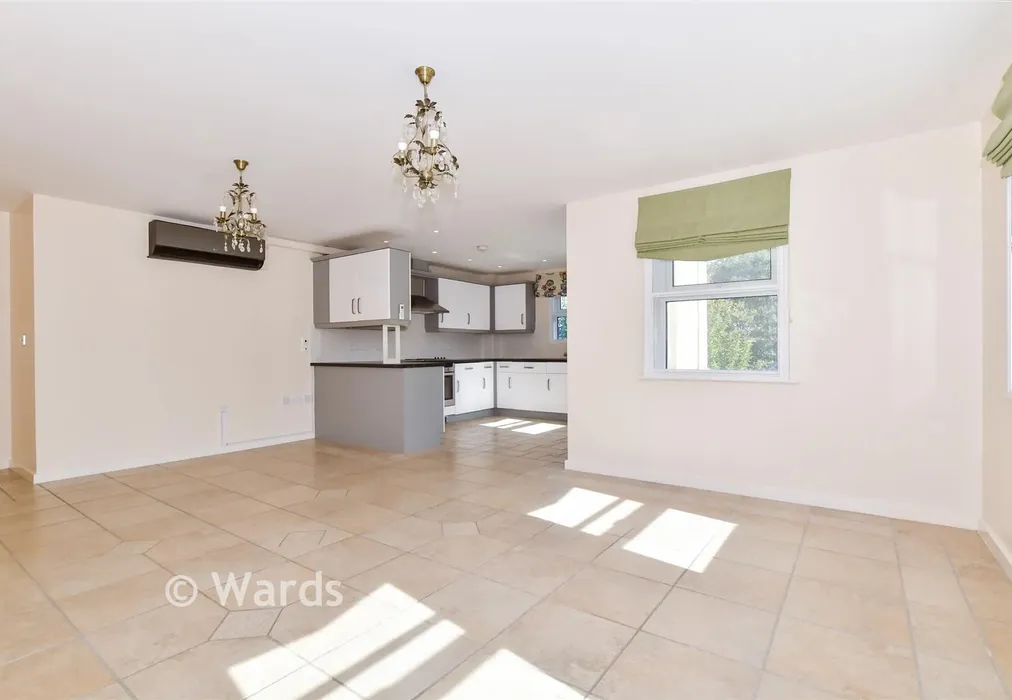 Lounge/Diner - Queensgate, Maidstone, Kent - Wards of Kent