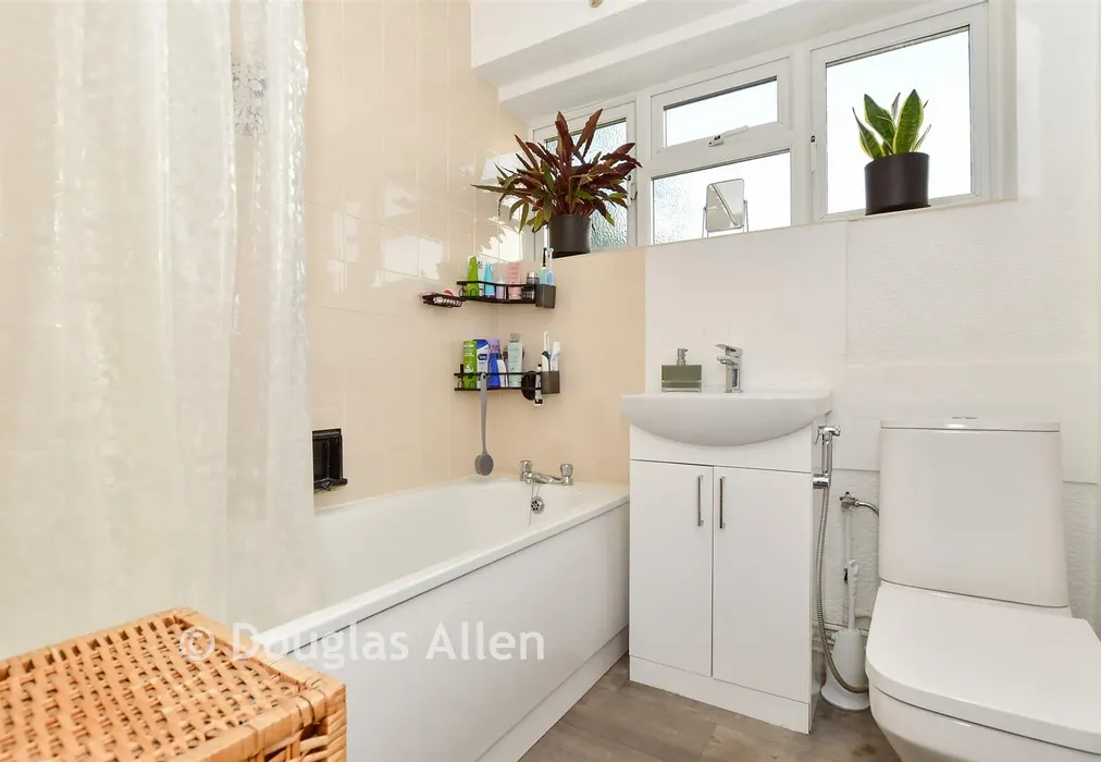 Bathroom - Bentley Way, Woodford Green, Essex - Wards of Kent