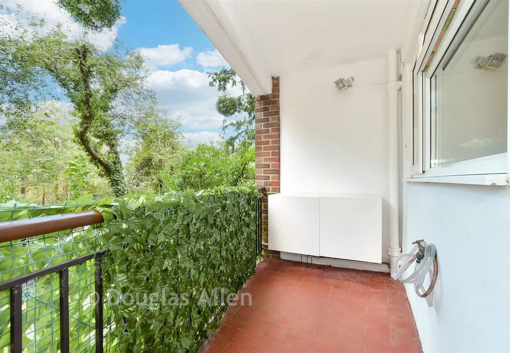 Balcony / Terrace - Bentley Way, Woodford Green, Essex - Wards of Kent