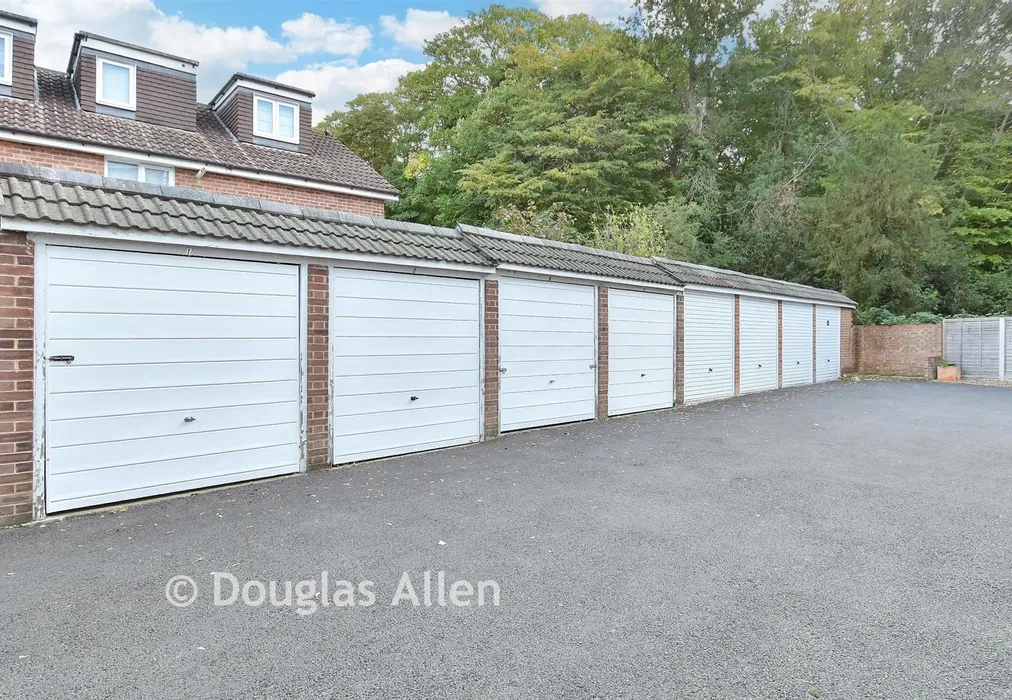 Garage - Bentley Way, Woodford Green, Essex - Wards of Kent
